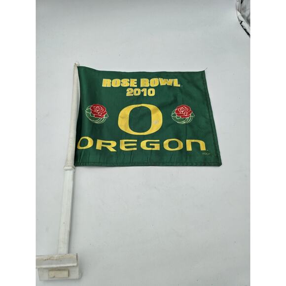 Green Oregon Ducks Official NCAA Rose Bowl 2010 Game Car Flag PREOWNED - Picture 5 of 5